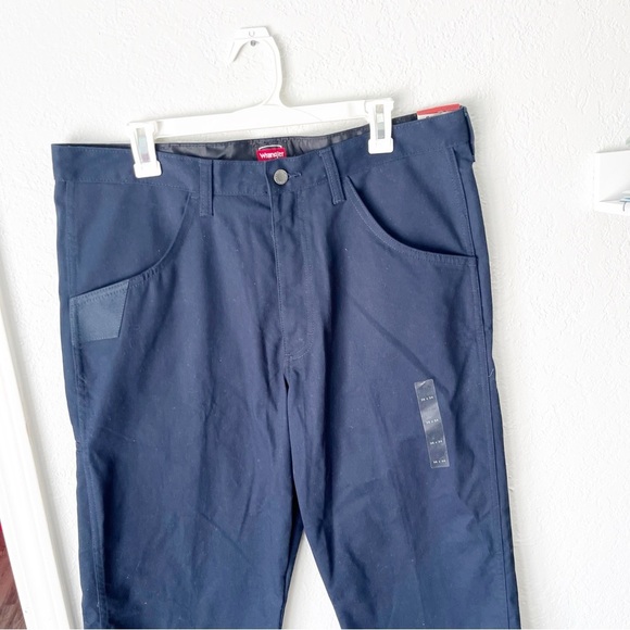 Wrangler's Pants Men's 36x34 Workwear Relaxed Dark Navy Work Pants NWT - Picture 3 of 8